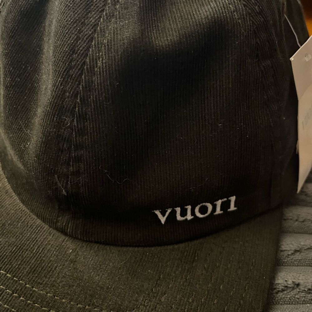 NWT Vuori Performance Hat in Black Corduroy- cycle for survival